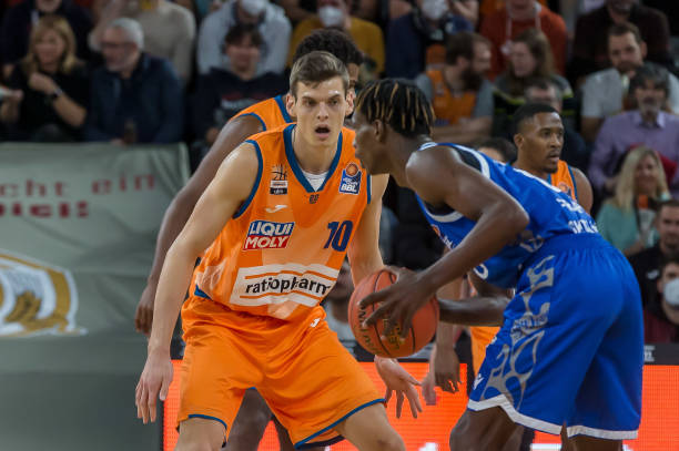 够击败威尼 够击败威尼